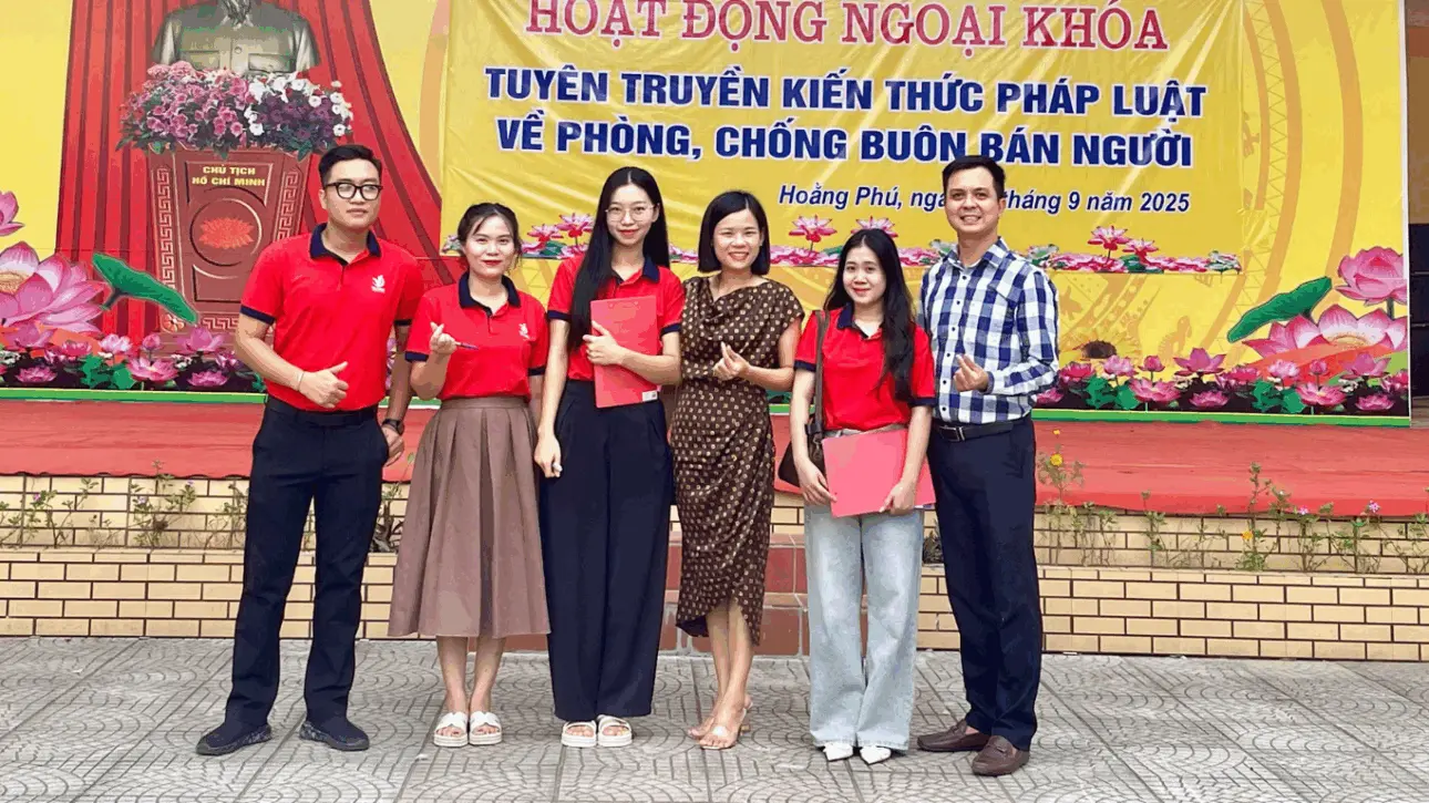 Trung tâm IELTS VicOne trao tặng 40 tài khoản Mocktest tại Trường THPT Hoằng Hoá 2 13 5